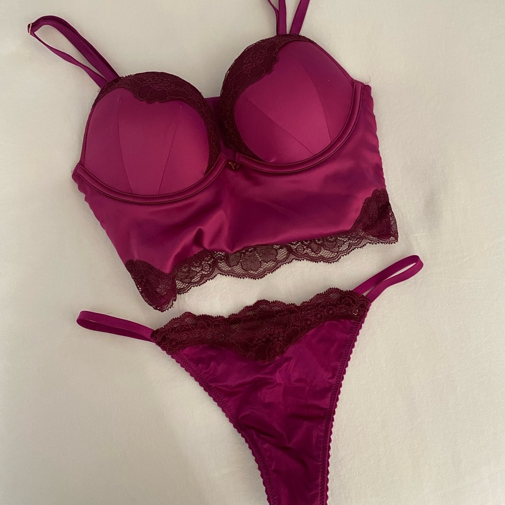 Victorias Secret Bombshell Push-Up Bra Corset Like New Condition - Deep Pink 32B